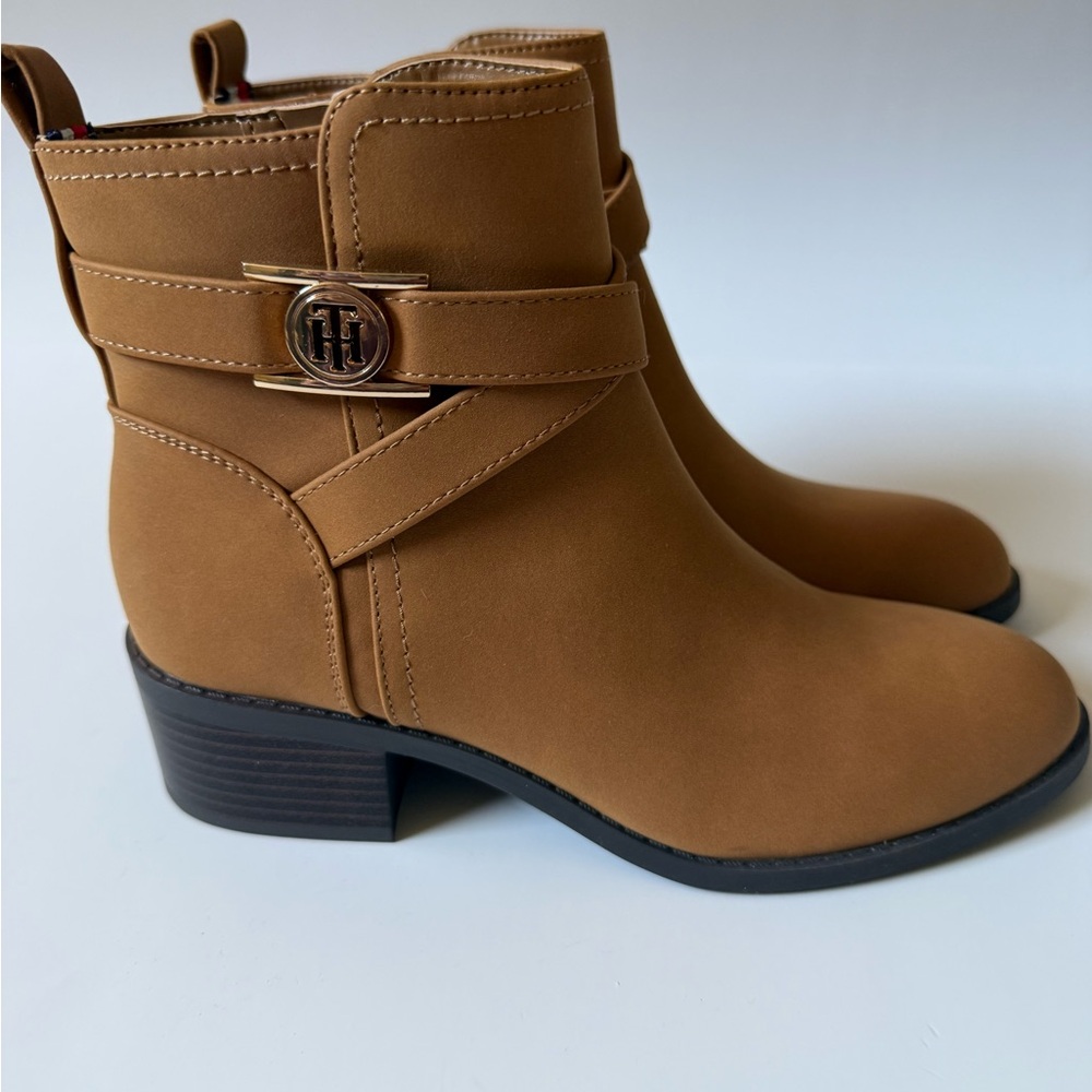 Tommy Hilfiger Women's Tan Ankle Booties NWOT